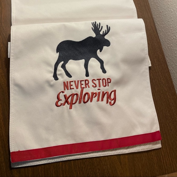 Never stop exploring table runner - Picture 3 of 3